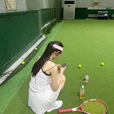 邹洋英